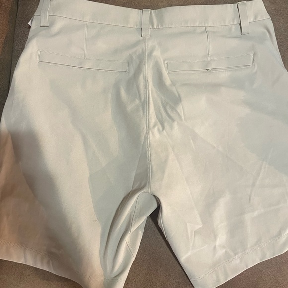 Lululemon Commission Classic-Fit Short 7"
Warpstreme shorts size 31 - Picture 3 of 4
